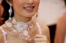 梅州人妖皇后(中国富豪娶人妖皇后)