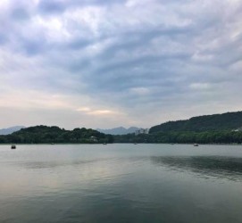 梅州杭州自助游(杭州自助游旅游攻略)