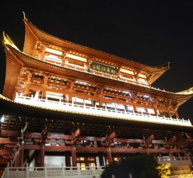 梅州长沙旅游攻略(长沙旅游攻略景点必去长沙美食街)