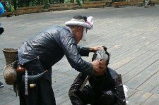 梅州欲带老伴游遍中国(带着老伴去旅游)