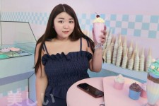 梅州胖模(胖模特穿衣搭配图片)