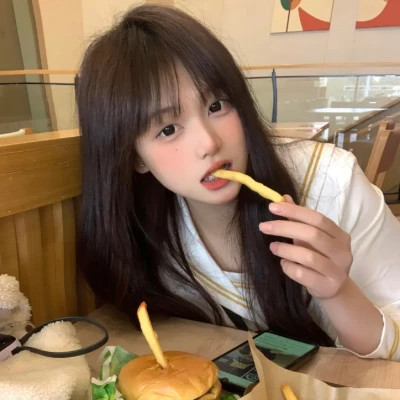 梅州伴游女生李欣怡的资料